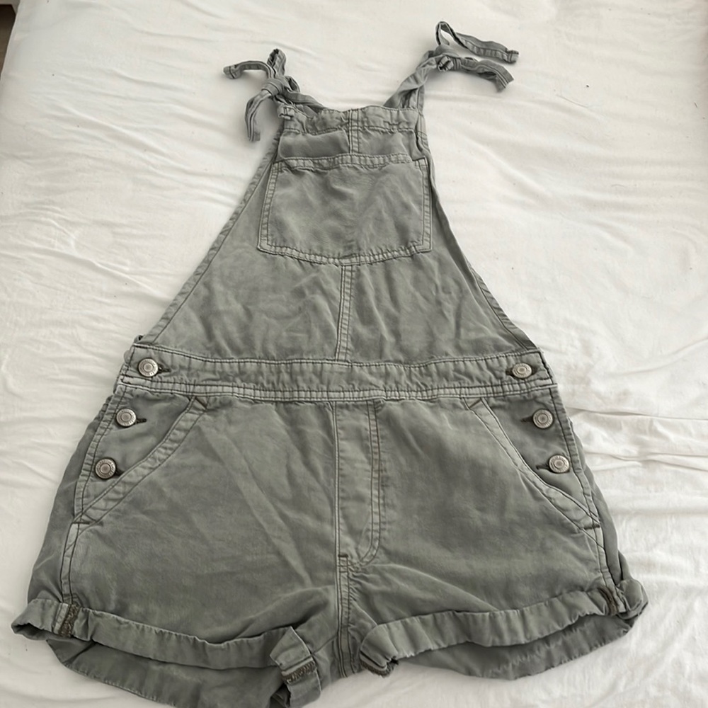 American Eagle Self tie strap overall shorts